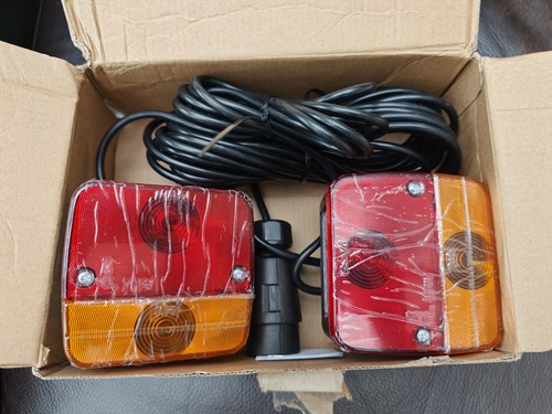 Magnetic rear trailer light - rear,